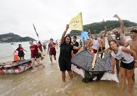 Piratas que han llegado a la playa de La Concha.