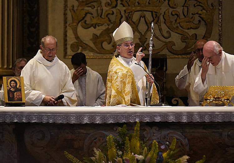 Imagen principal - Emoción en la basílica con La Salve
