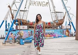 Estibaliz Gabilondo acompaña a sus hijas a montar en las ferias durante la Aste Nagusia.