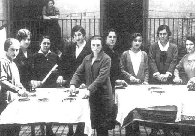 Planchadoras hacia la década de los 60 del pasado siglo.