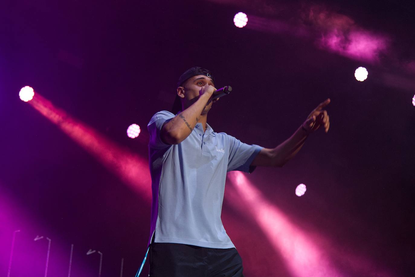 Tinez triunfa en casa