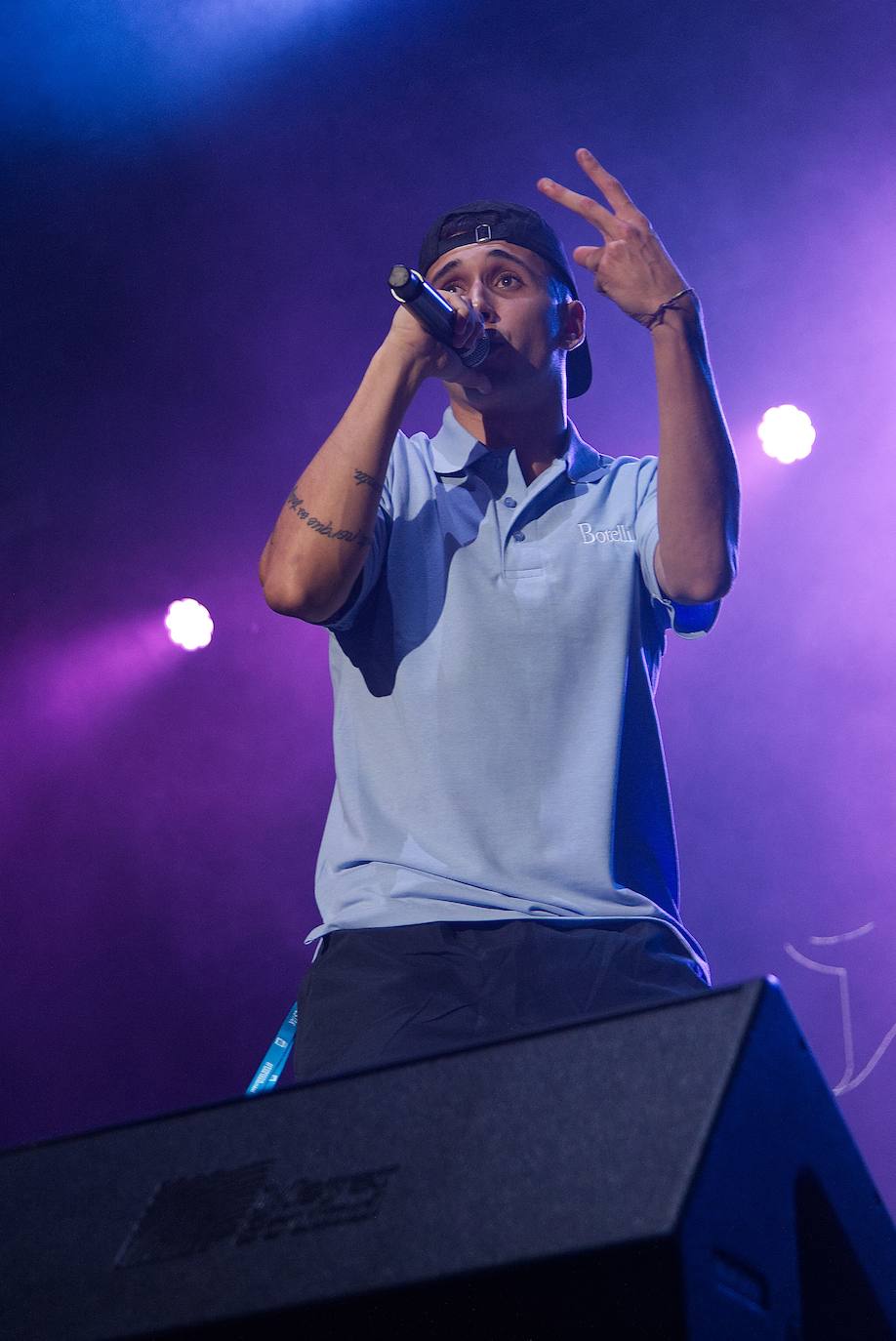 Tinez triunfa en casa