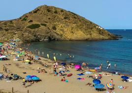 Vista de la playa de Sa Mesquida, en Menorca, uno de los arenales con atractivo.