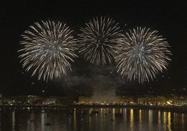 Un momento de la colección de Scarsella Fireworks en el Concurso de Fuegos Artificiales de la Semana Grande de San Sebastián 2023.