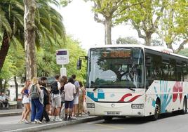 Un autobús de la línea 3 que circula entre Hendaia y Baiona.