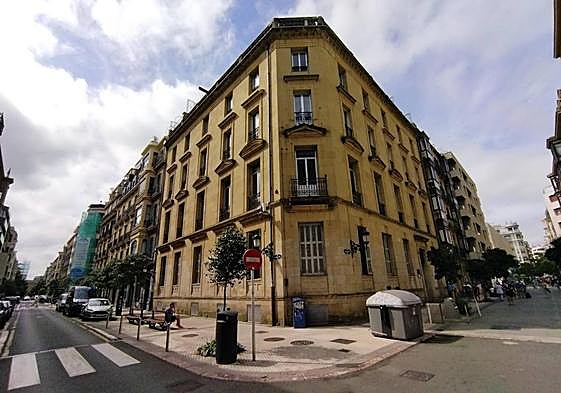 115 años en servicio. Sede de la central de cobre de Telefónica en el cruce de Fuenterrabía con San Marcial.