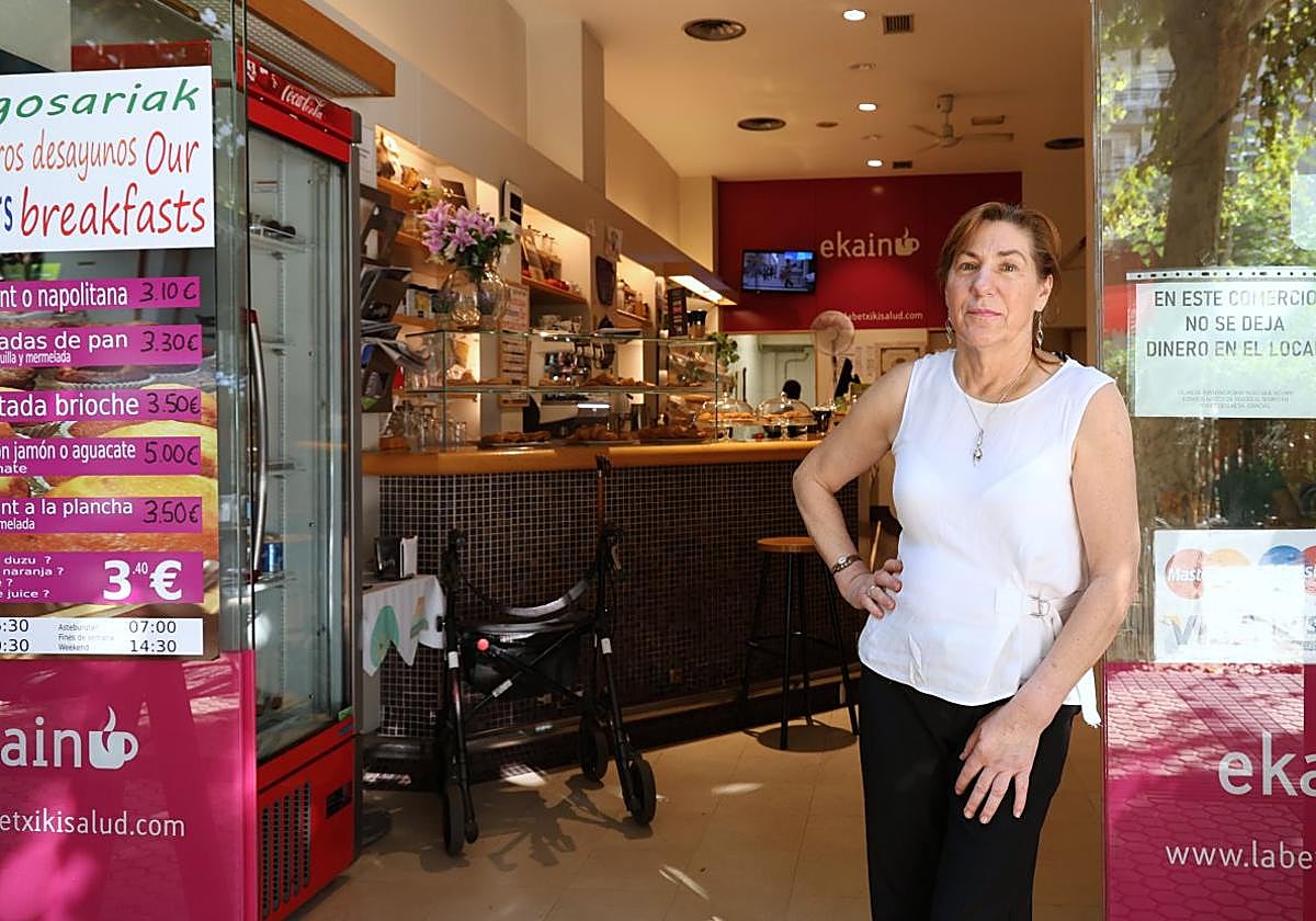 Hasta en seis ocasiones han entrado a robar de madrugada en la cafetería Ekain de Isabel II de Amara, que regenta Koro.