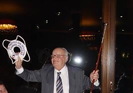 González, junto a Berasategi, homenajeado por el Atlético SS.