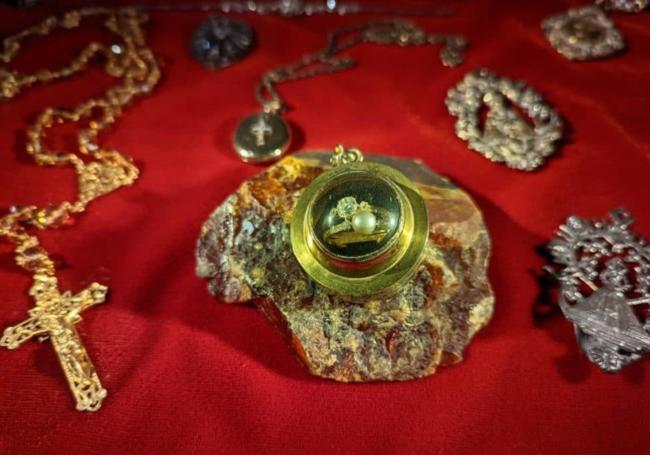 El anillo en el Museo de la Catedral de la Almudena.