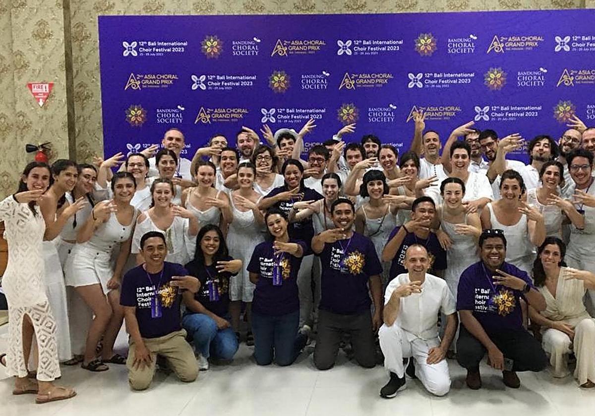 Miembros del coro Landarbaso.