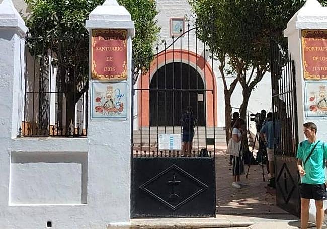 La parroquia de la Divina Pastora de Motril en la que permanece encerrada la madre de Rubiales en huelga de hambre.