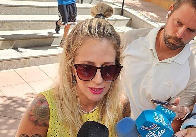 Demelza Béjar Sánchez, prima de Rubiales, en sus declaraciones de hoy a los medios.