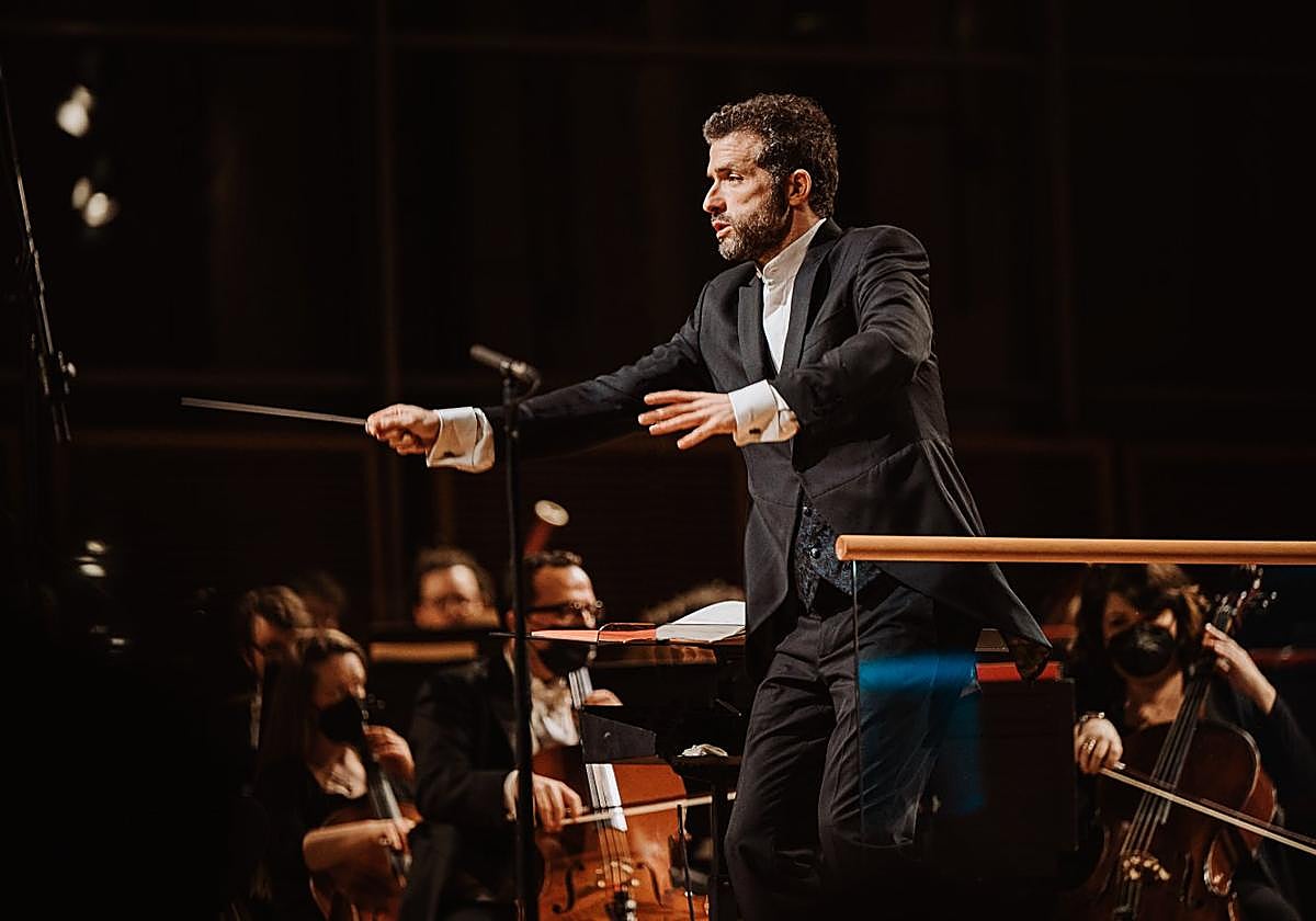 Omer Meir Wellber, en pleno concierto.