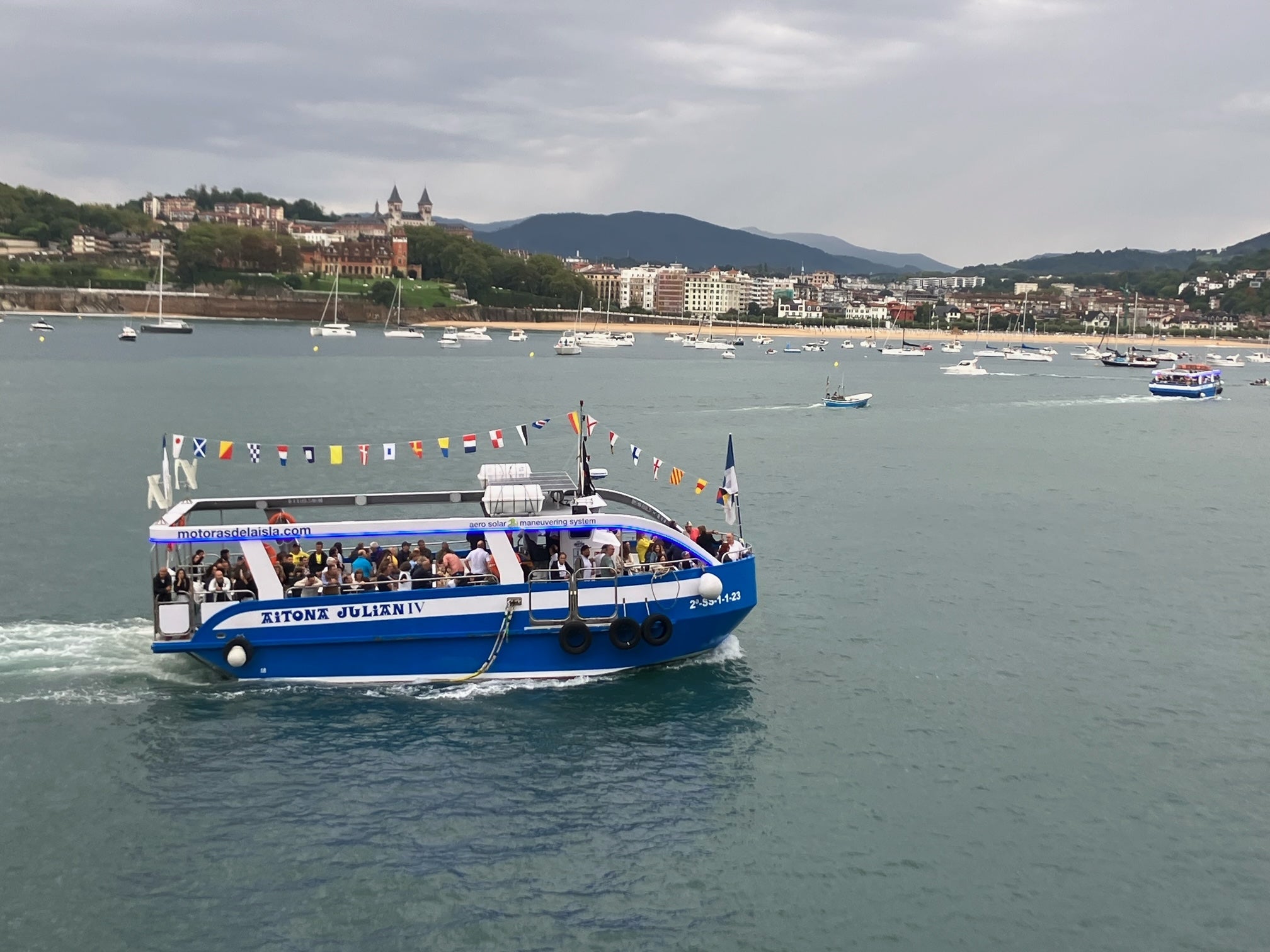 Gran ambiente en Donostia en la primera jornada de la Bandera de La Concha