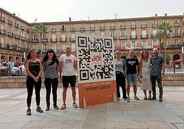 AEK-ko kideak astelehen honetako egindako aurkezpenean.