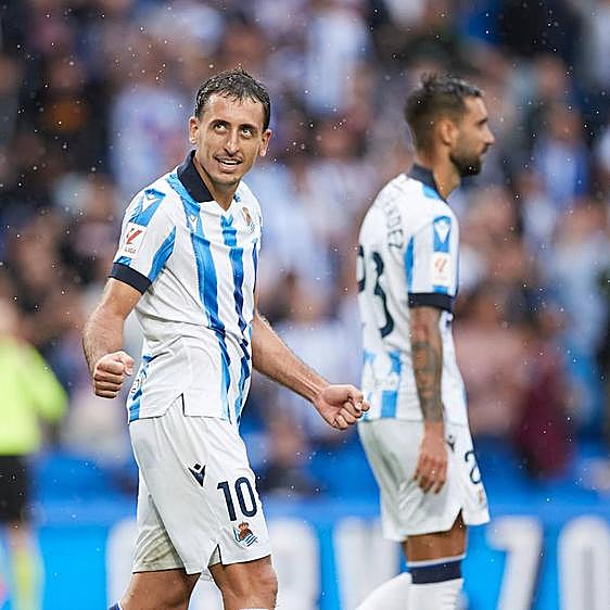 «Oyarzabal juega porque está mejor que Carlos y Sadiq»