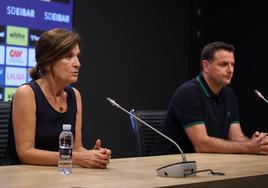 Amaia Gorostiza y César Palacios, este miércoles en rueda de prensa.