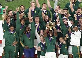 Los jugadores sudafricanos celebran la conquista de la Copa Webb Ellis en Japón, tras derrotar a Inglaterra en la final de 2019.