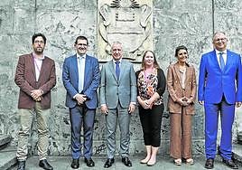 El rector de Deusto, Etxeberria; el lehendakari, Urkullu; y la consejera Melgosa, en el congreso.