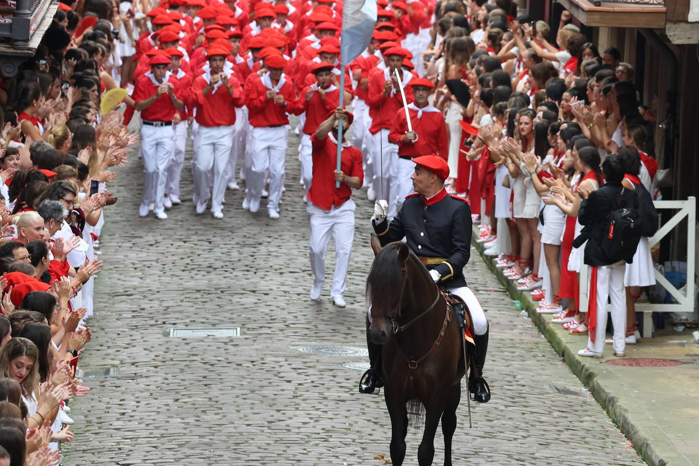 El Alarde de Hondarribia recorre las calles