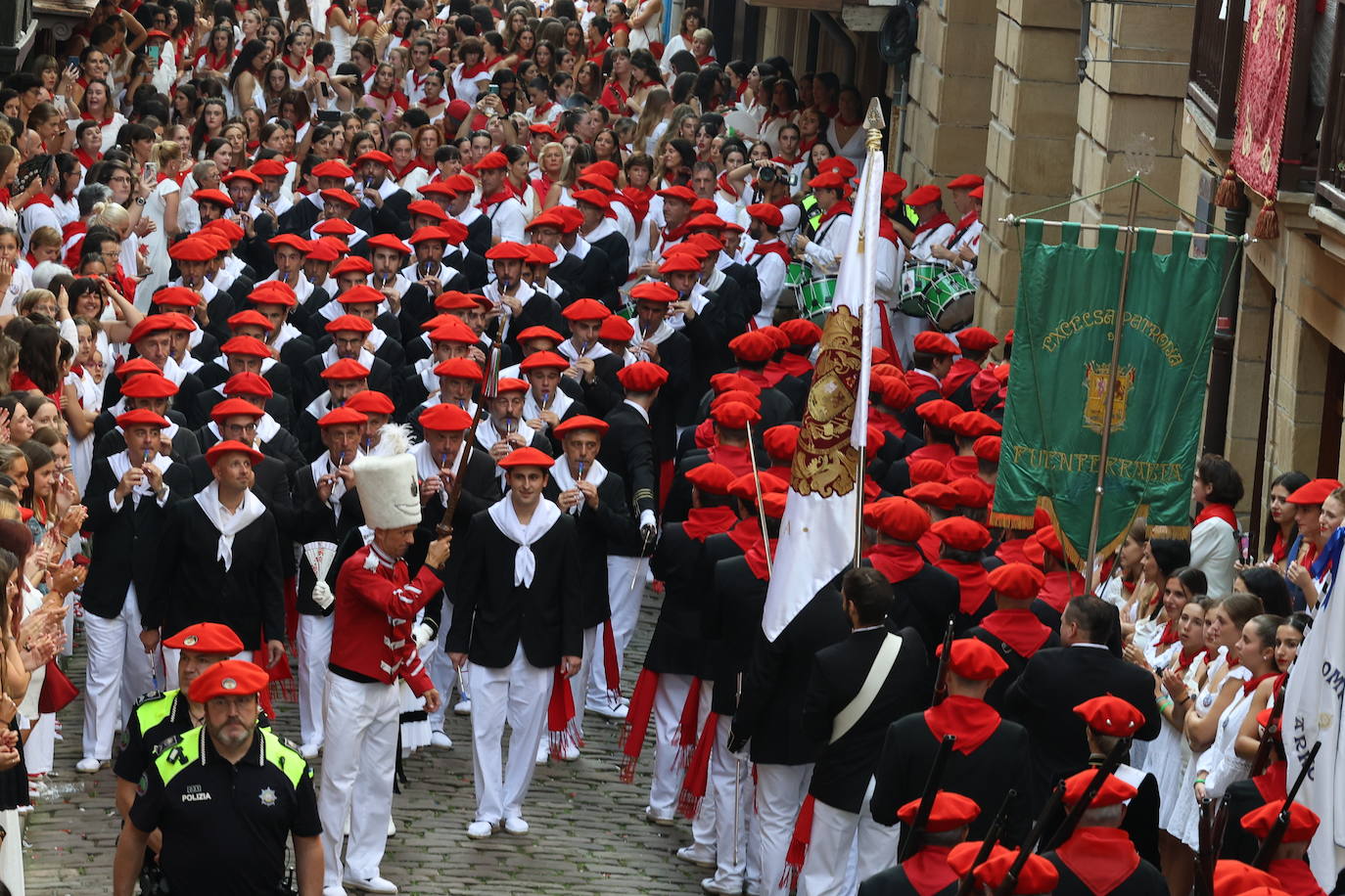 El Alarde de Hondarribia recorre las calles