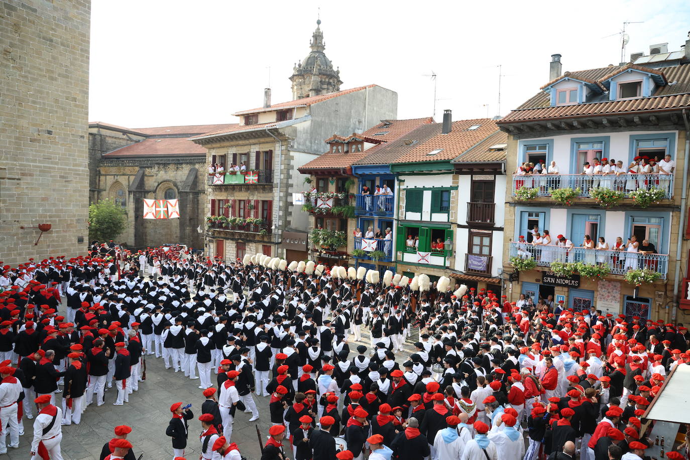 El Alarde de Hondarribia recorre las calles