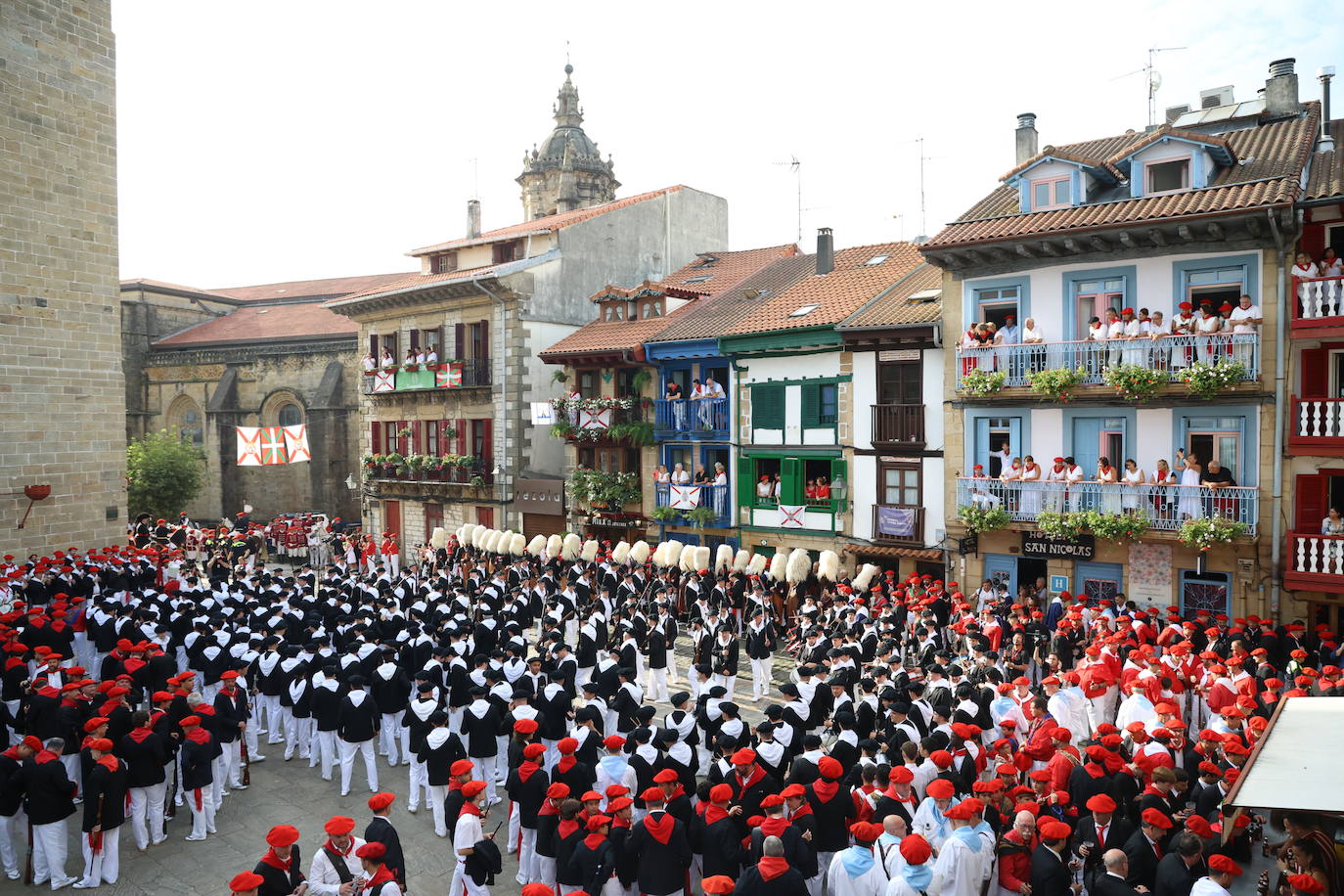 El Alarde de Hondarribia recorre las calles