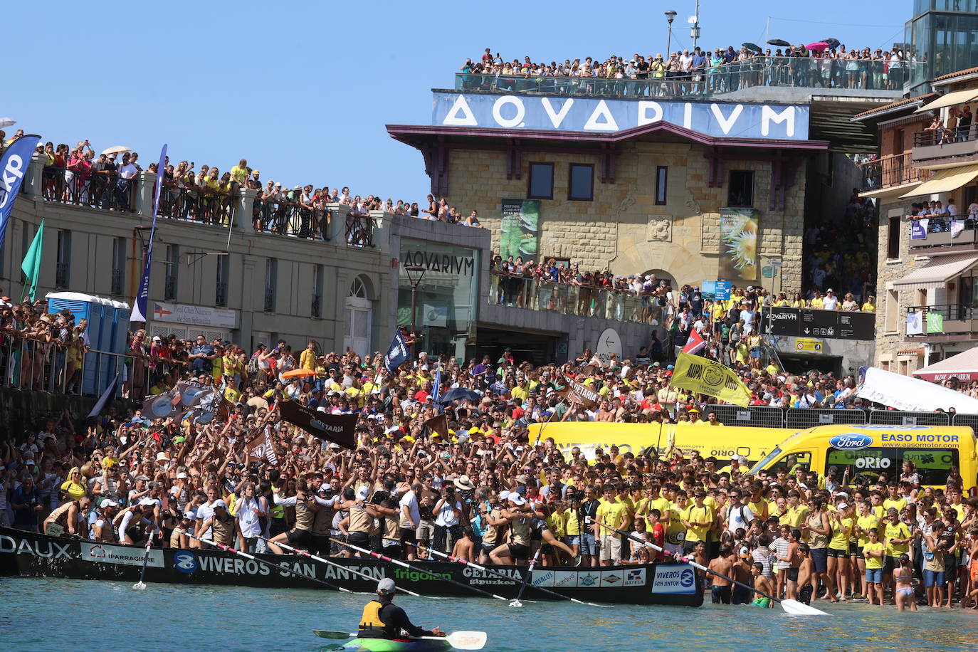 Las aficiones toman Donostia en el gran día del remo