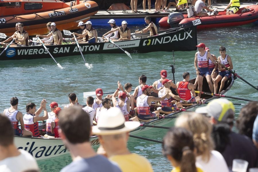 Las aficiones toman Donostia en el gran día del remo
