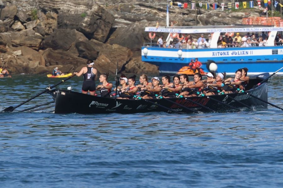 Exhibición de Arraun Lagunak en la Bandera de La Concha