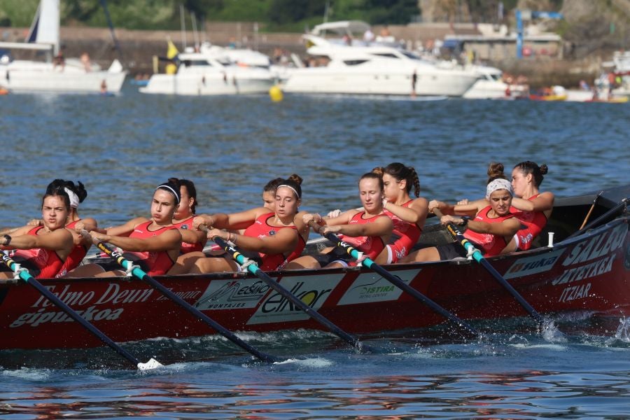 Exhibición de Arraun Lagunak en la Bandera de La Concha