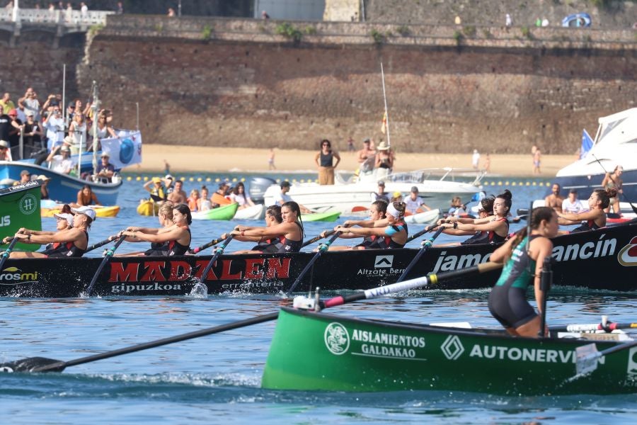 Exhibición de Arraun Lagunak en la Bandera de La Concha