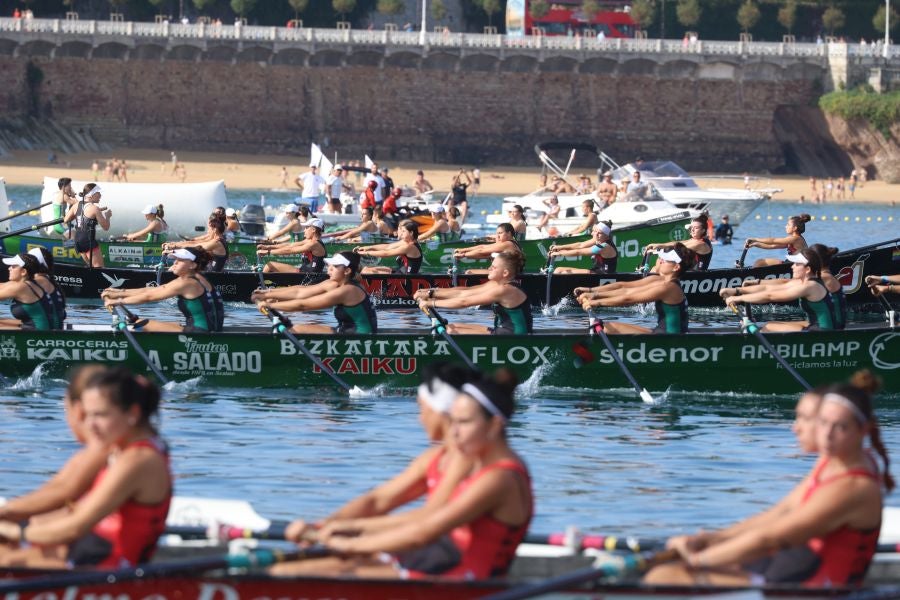 Exhibición de Arraun Lagunak en la Bandera de La Concha