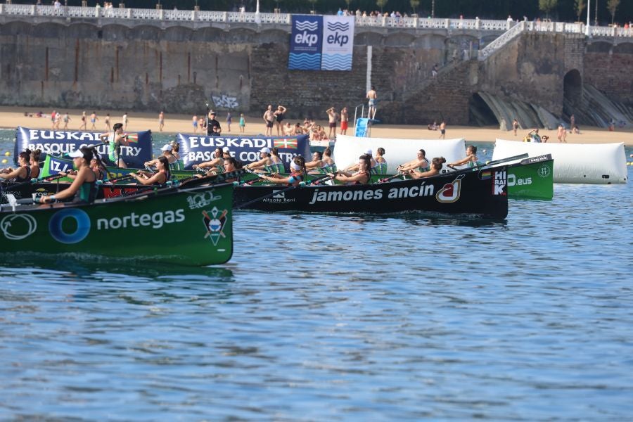 Exhibición de Arraun Lagunak en la Bandera de La Concha
