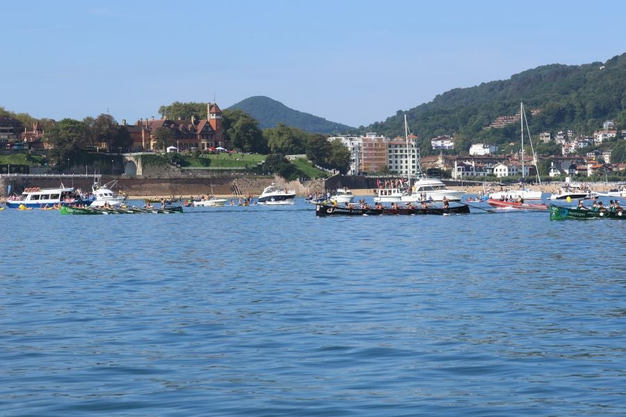 Exhibición de Arraun Lagunak en la Bandera de La Concha