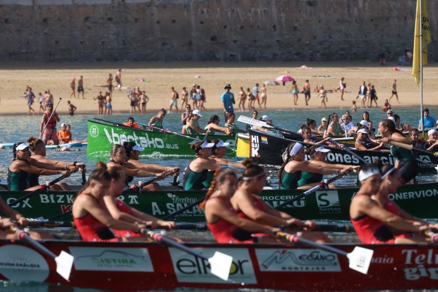 Exhibición de Arraun Lagunak en la Bandera de La Concha