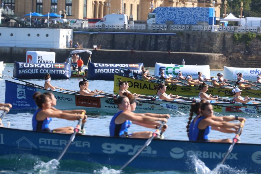 Exhibición de Arraun Lagunak en la Bandera de La Concha