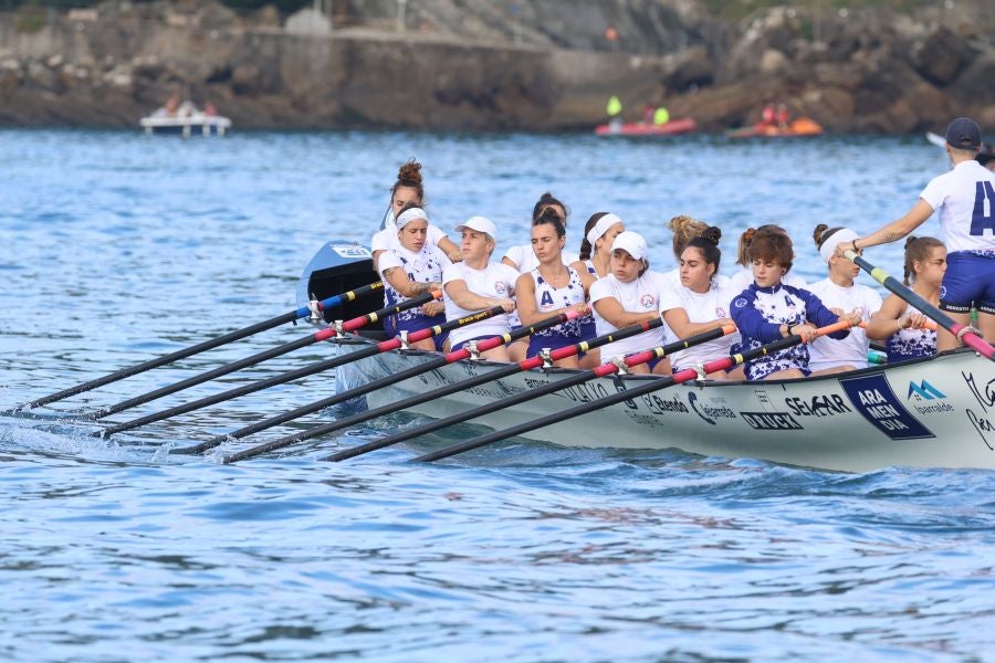 Exhibición de Arraun Lagunak en la Bandera de La Concha