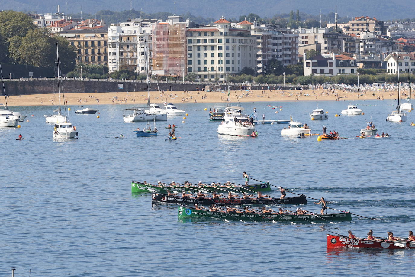 Exhibición de Arraun Lagunak en la Bandera de La Concha