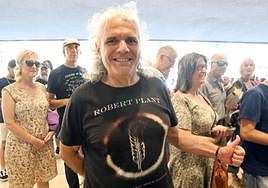 El símbolo de Robert Plant en la camiseta de un fan.