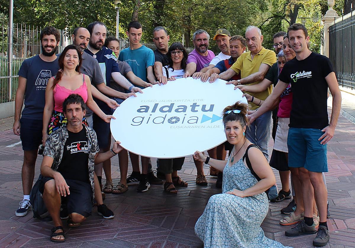 EITBk euskarazko edukiak lehenetsi ditzan eskatu dute 31 eragilek