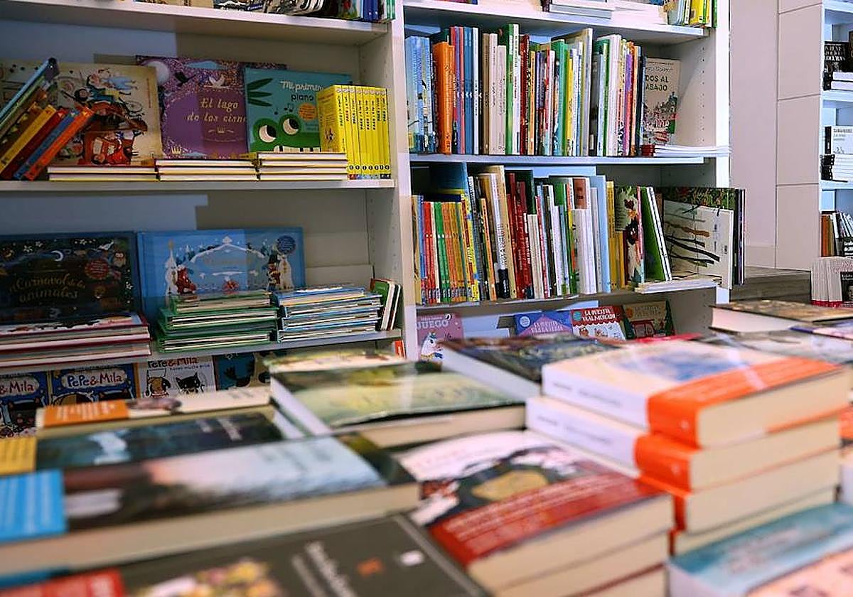 Estanterías de la librería Zubieta en Donostia.