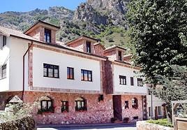 Vista de la asturiana Casa Miño, ubicada en un entorno natural privilegiado.