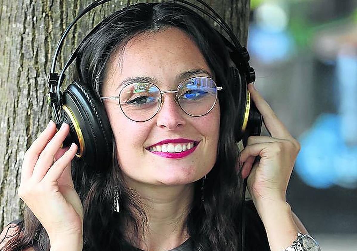 «Ahotsarekin jolas egitea laket, oso laket, dut».