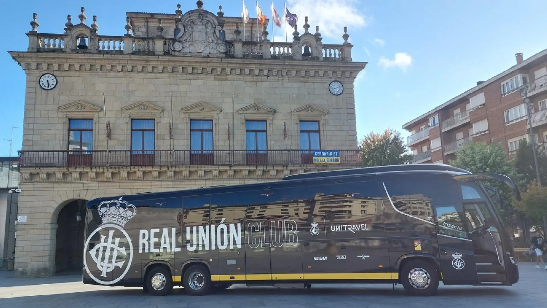 Fútbol: El Real Unión quiere llegar muy lejos con su nuevo autobús de  Unitravel | El Diario Vasco