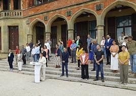 Los cargos de EH Bildu en su comparecencia en el exterior del Palacio de Miramar.