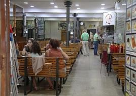 Tras 66 años de vida comercial, Santa Lucía cierra su local de la calle Puerto de la Parte Vieja.