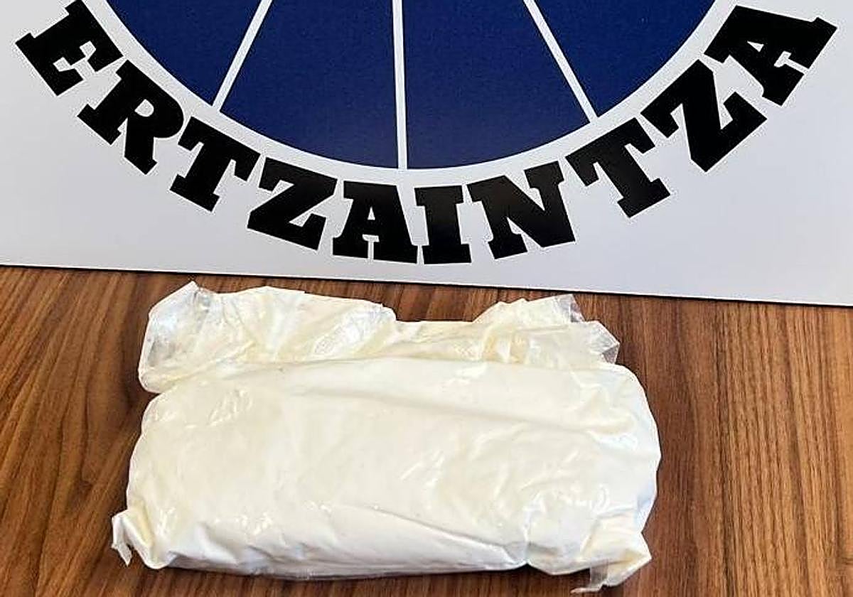 La bolsa de speed localizada por los ertzainas.