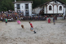 Jai giroa izango da igandean ere Lasturko plazan, Intxorpe egunean.