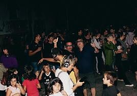 Zetak taldearen hiru kantuz esklusiban gozatu dute Arbizun